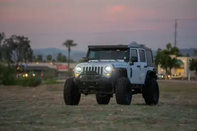 DV8 Offroad - Jeep Wrangler 2007-2017 LED Projector Headlights - Image 8